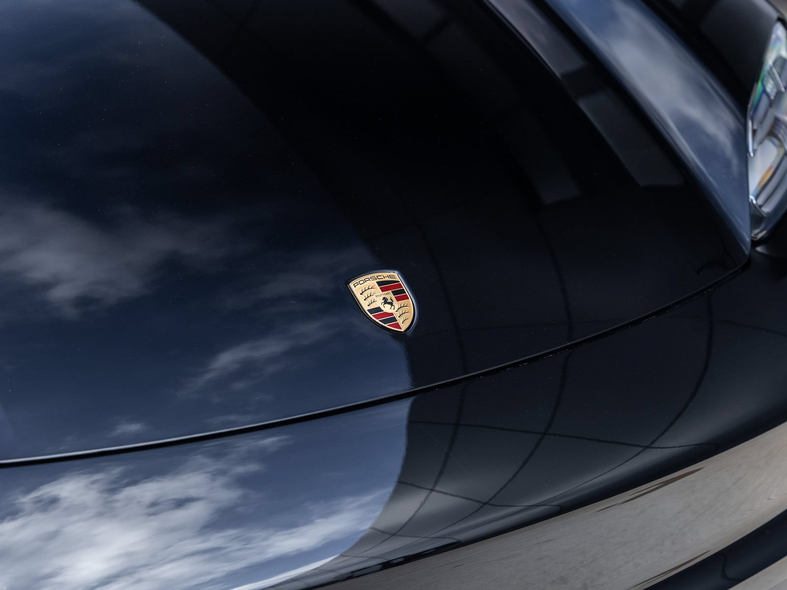 Certified 2025 Porsche Macan Electric RWD image 19