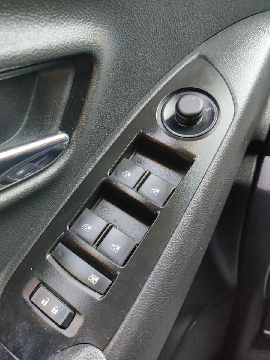 Used 2022 Chevrolet Trax LT w/ Midnight Edition image 24