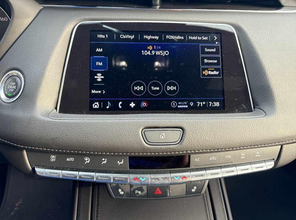 Used 2023 Cadillac XT4 Luxury w/ Cold Weather Package FWD image 11