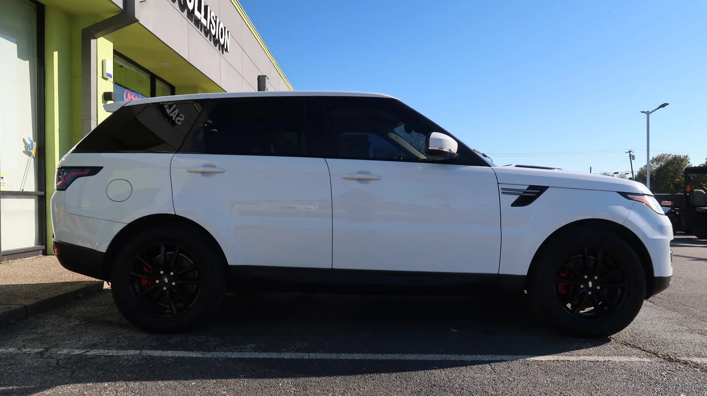 Used 2017 Land Rover Range Rover Sport SE AWD/4WD image 8