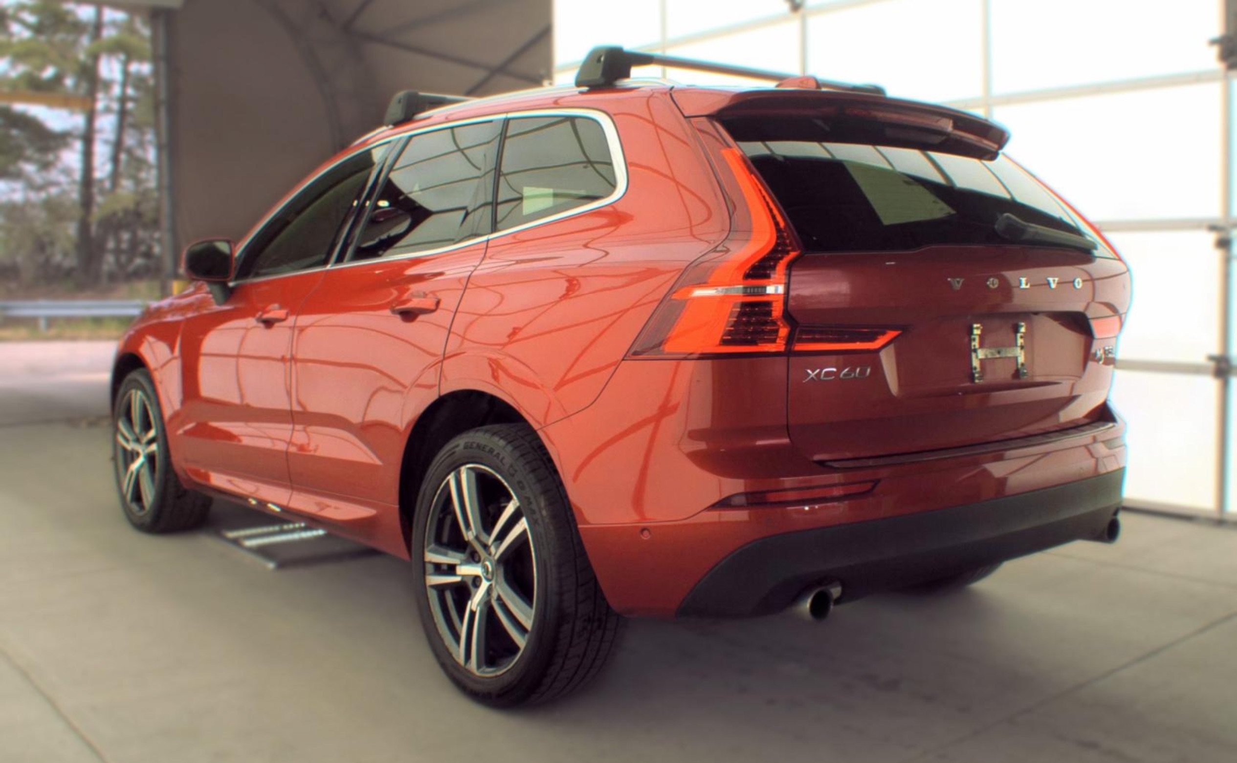 Used 2019 Volvo XC60 T5 Momentum w/ Protection Package AWD/4WD image 3