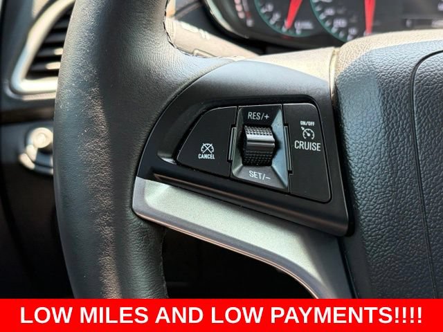 Used 2021 Chevrolet Trax LT w/ LT Convenience Package FWD image 20
