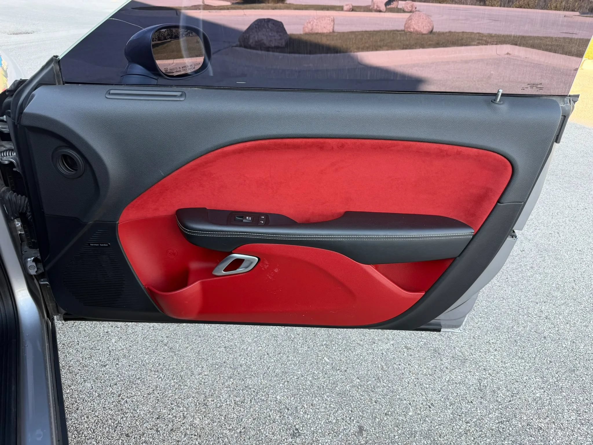 Used 2015 Dodge Challenger SRT RWD image 21