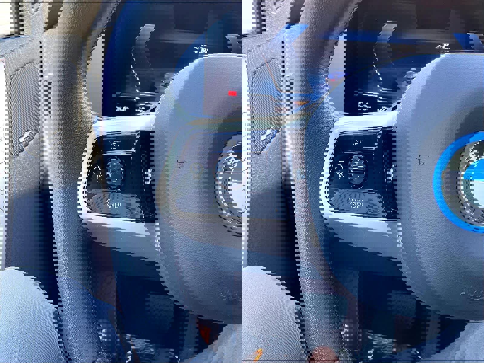 Used 2025 BMW iX xDrive50 w/ Convenience Package image 19