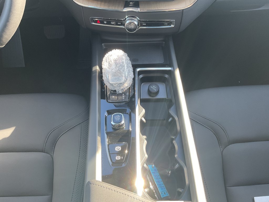 New 2027 Volvo XC60 T8 Plus AWD/4WD image 29