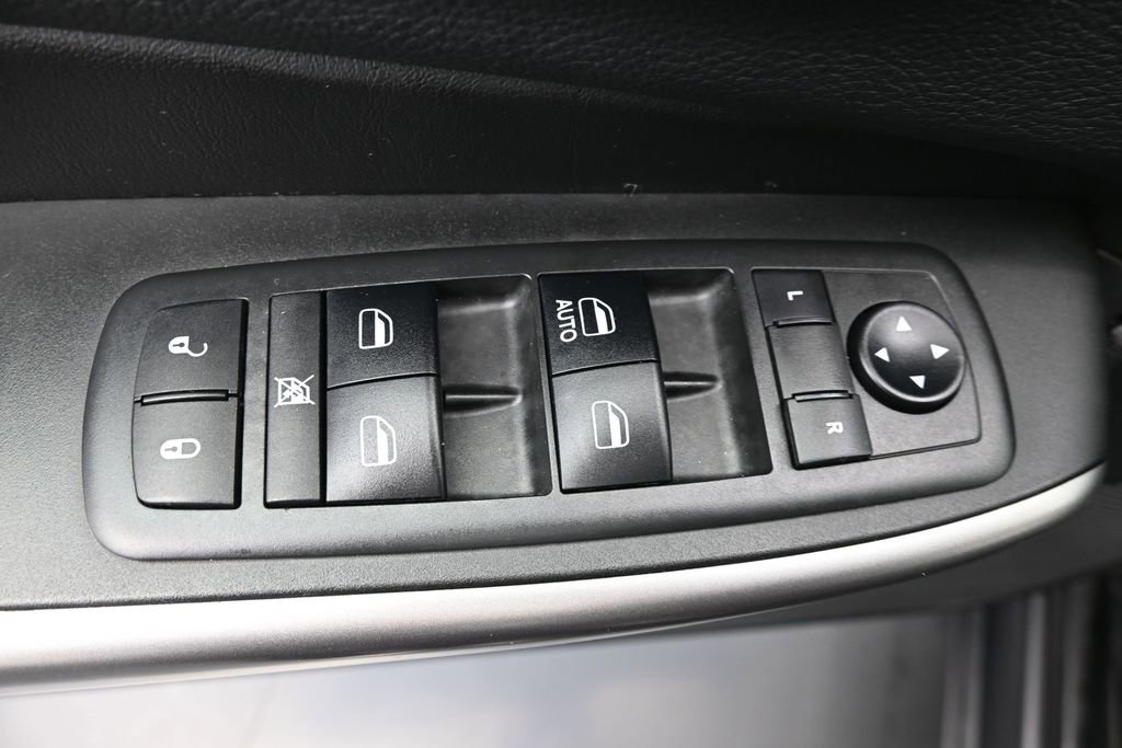 Used 2019 Jeep Cherokee Latitude w/ Popular Appearance Group FWD image 19
