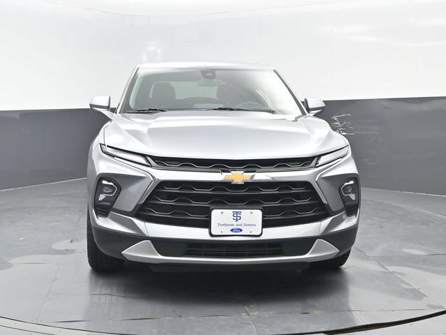 Used 2025 Chevrolet Blazer LT AWD/4WD image 2
