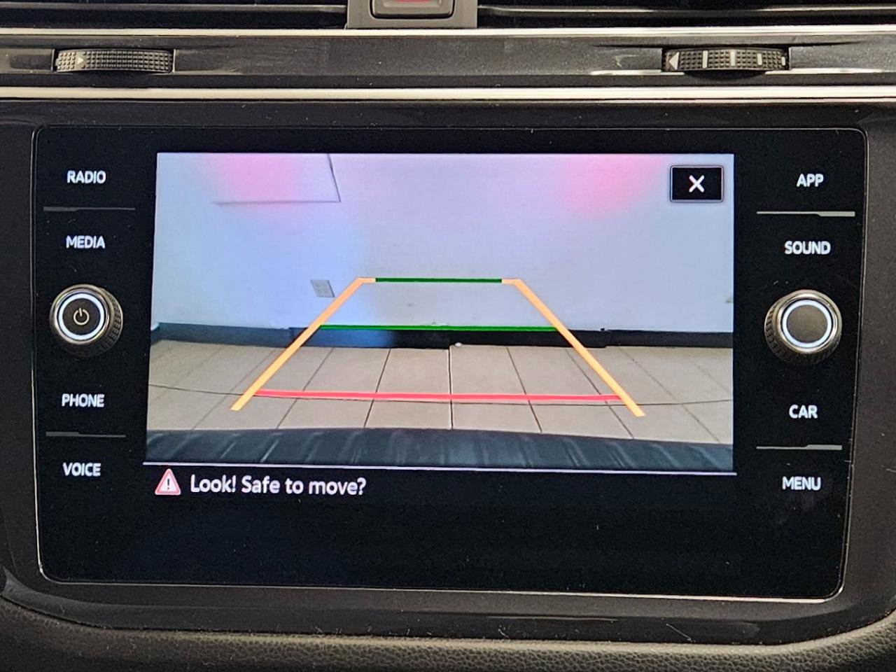 Used 2024 Volkswagen Tiguan SE R-Line image 31