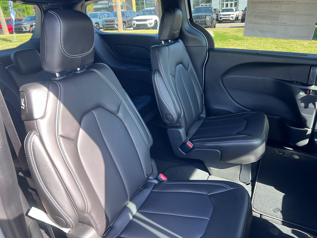 New 2026 Chrysler Pacifica Select FWD image 15