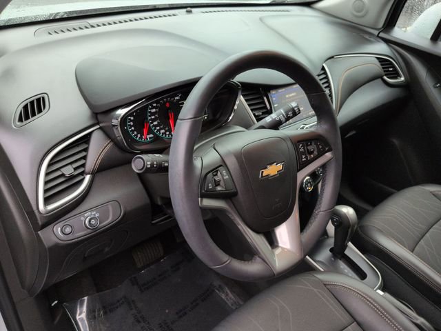 Used 2022 Chevrolet Trax LT w/ LT Convenience Package image 10