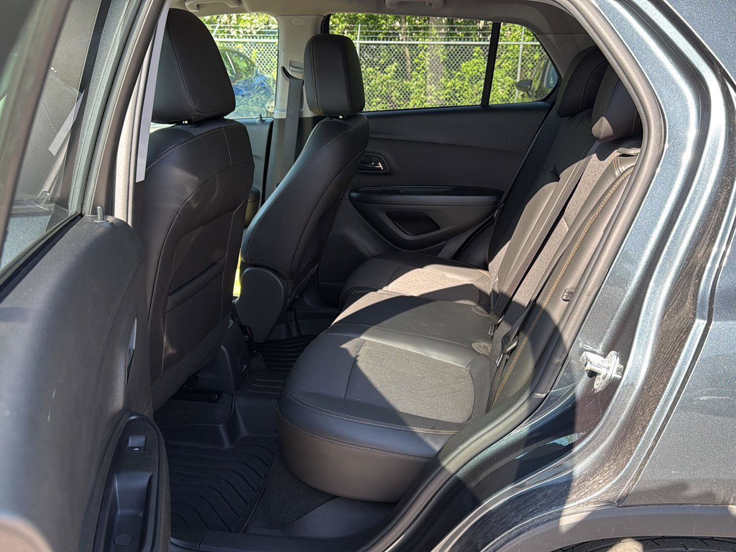 Used 2022 Chevrolet Trax LT w/ LT Convenience Package image 9