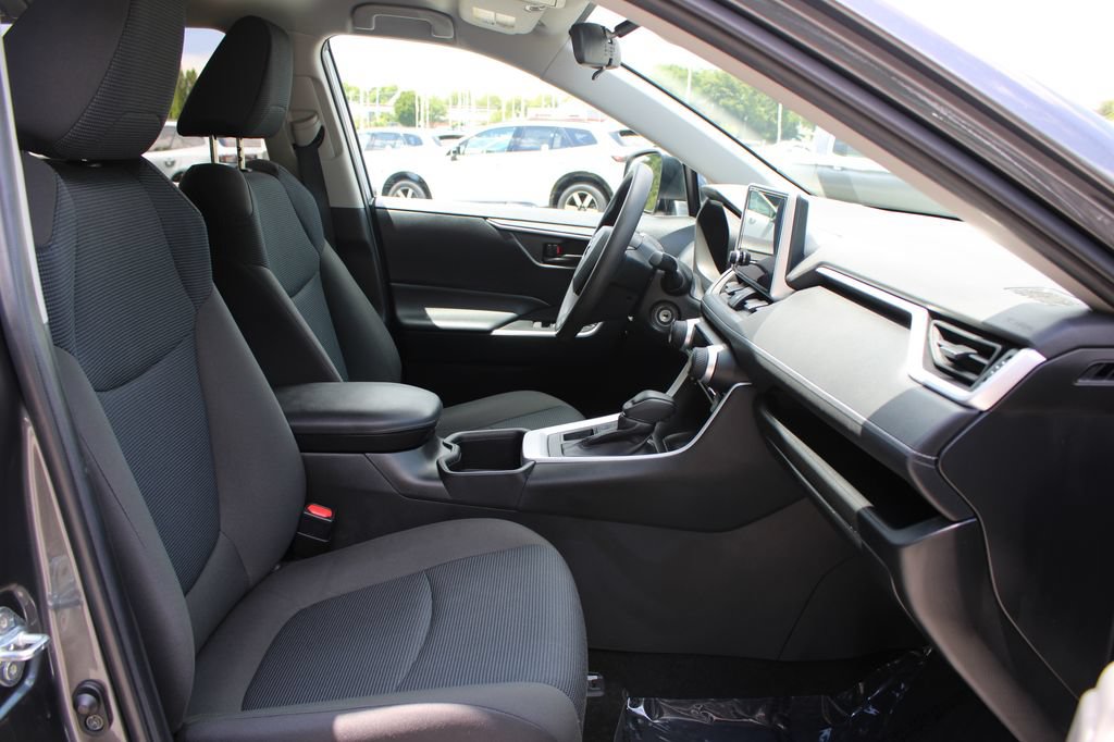 Used 2023 Toyota RAV4 LE AWD/4WD image 13