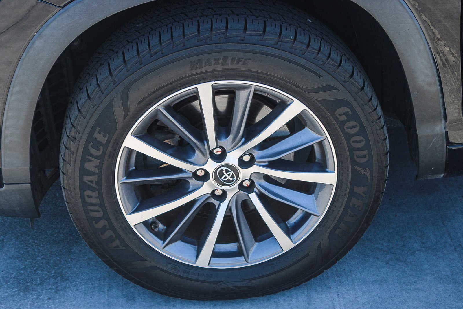 Used 2017 Toyota Highlander XLE w/ Carpet Mat Package FWD image 8