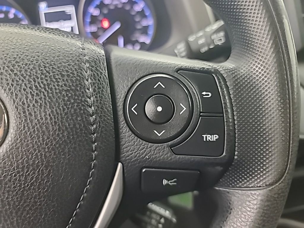Used 2018 Toyota RAV4 LE image 29