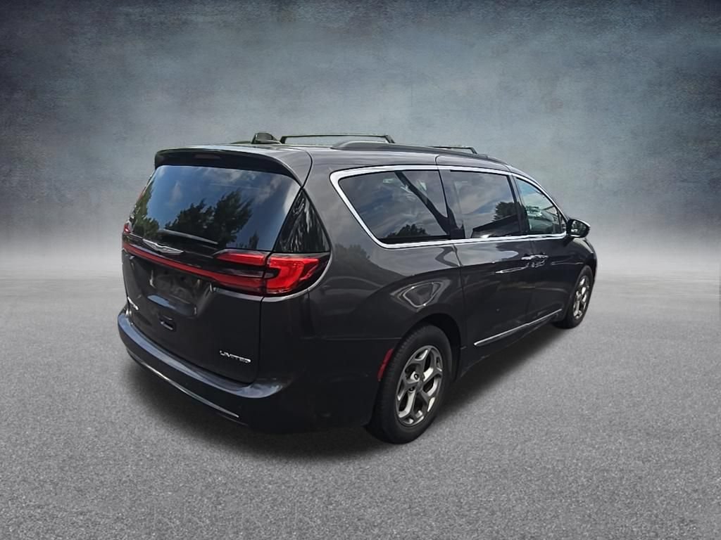Used 2023 Chrysler Pacifica Limited FWD image 8