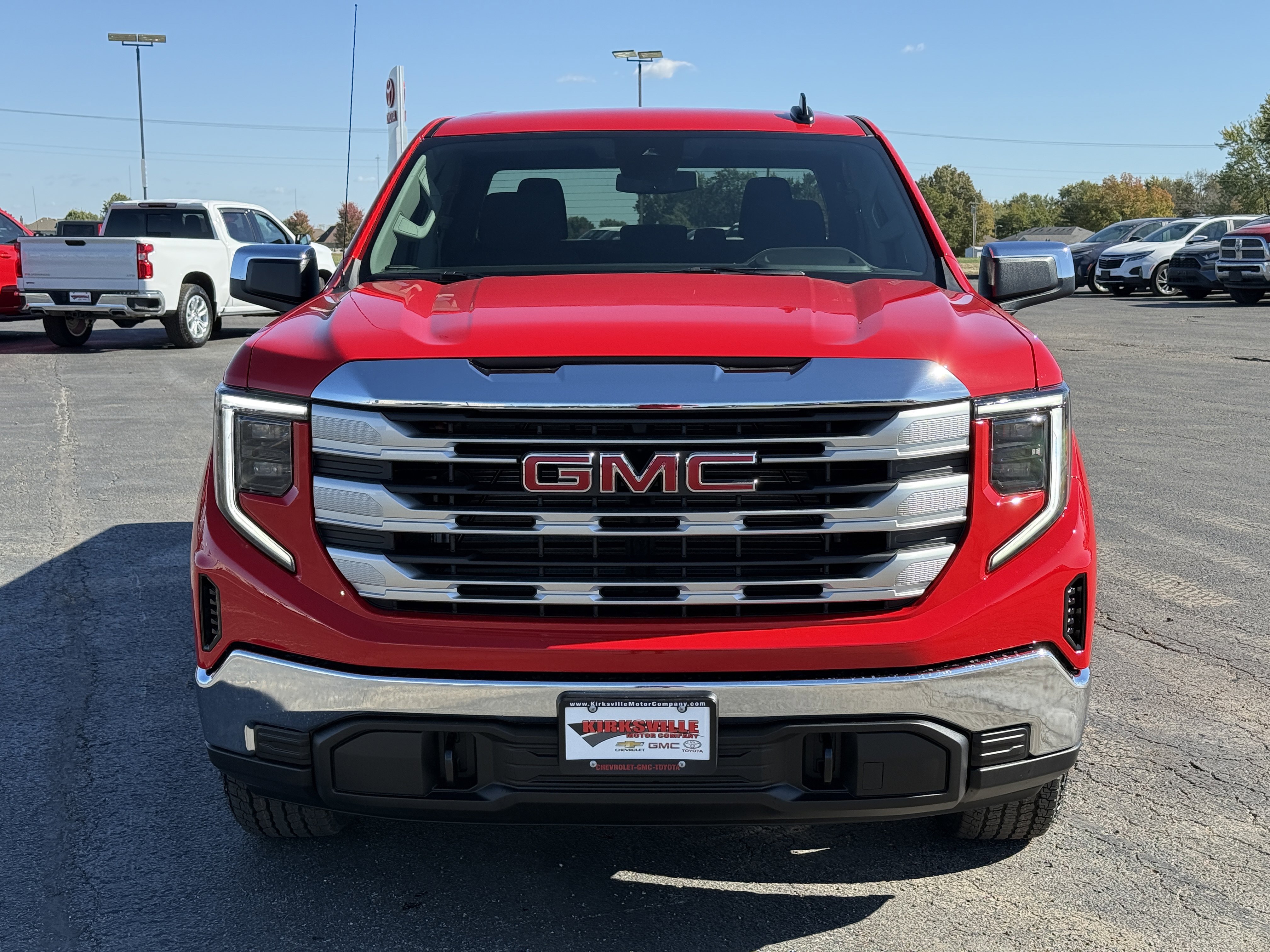 New 2026 GMC Sierra 1500 SLE image 9