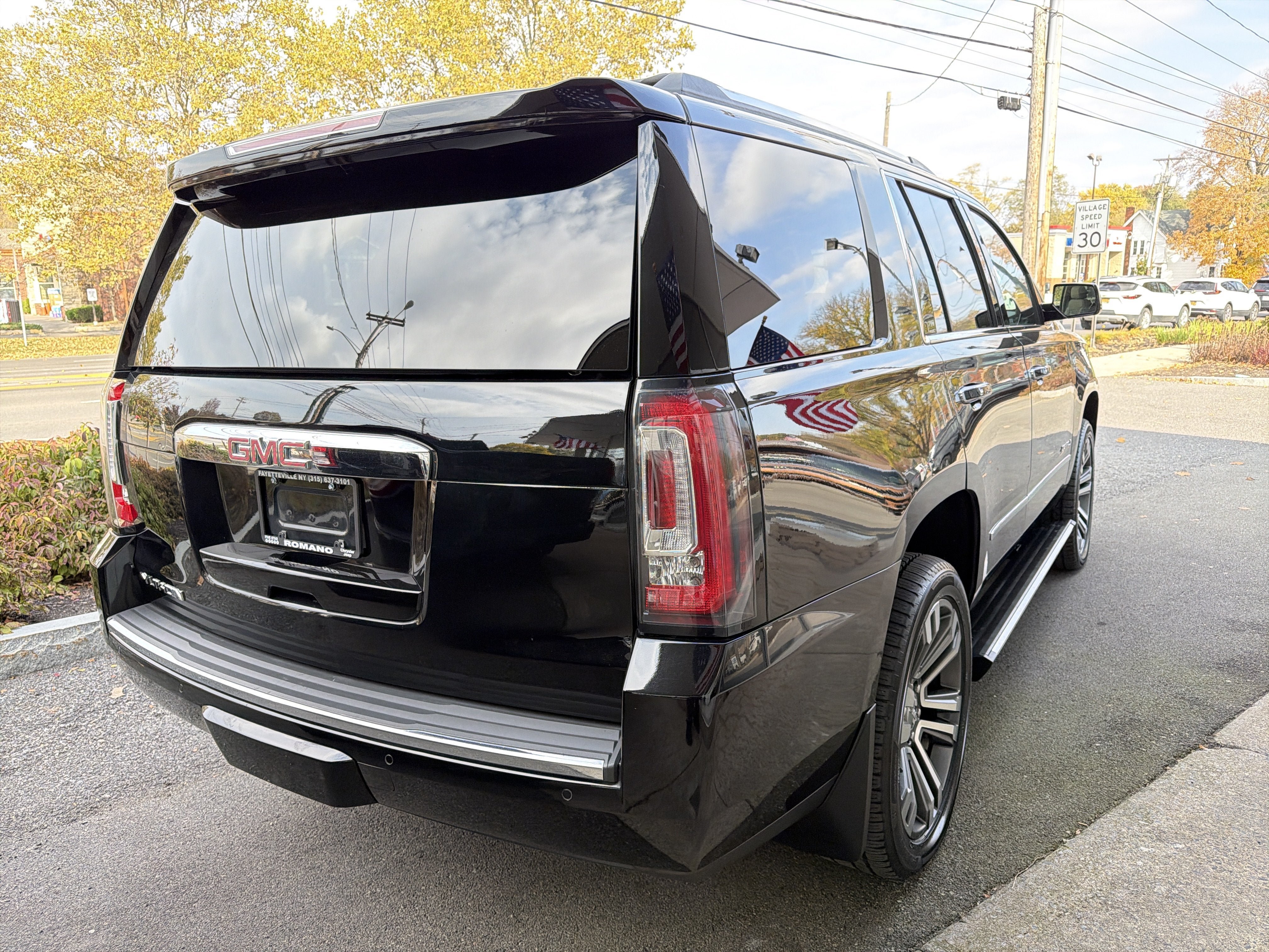 Used 2019 GMC Yukon Denali w/ Denali Ultimate Package AWD/4WD image 7