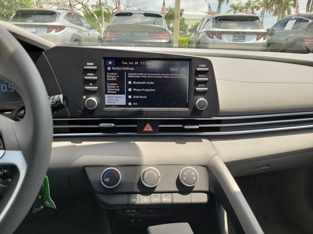 Certified 2025 Hyundai Elantra SE FWD image 25