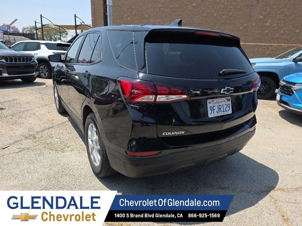 Used 2023 Chevrolet Equinox LS w/ LS Convenience Package FWD image 3