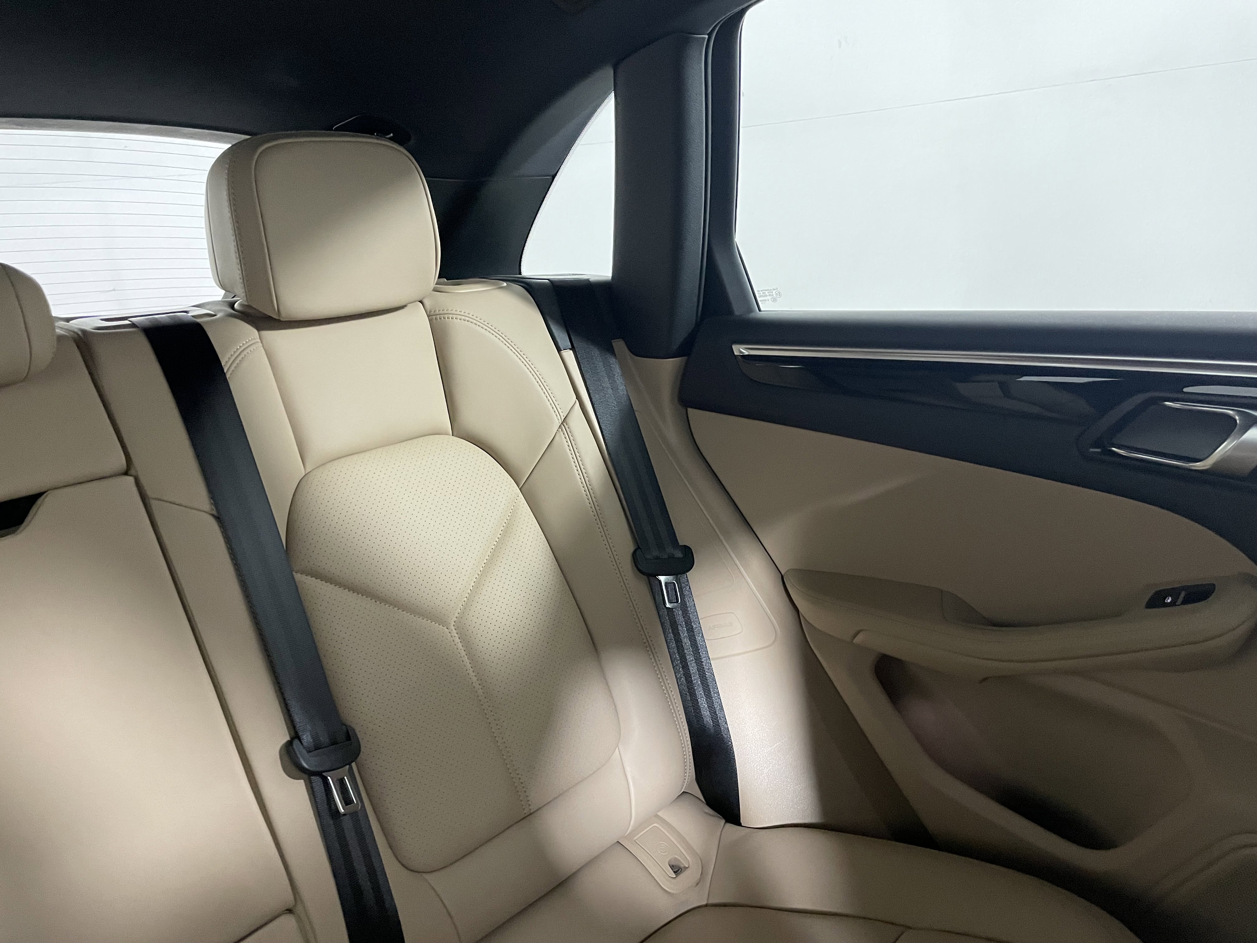 Certified 2023 Porsche Macan image 17