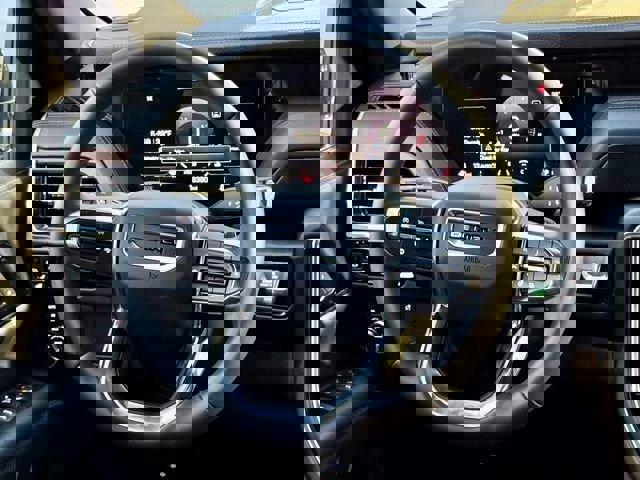 Used 2025 GMC Yukon XL Denali image 29