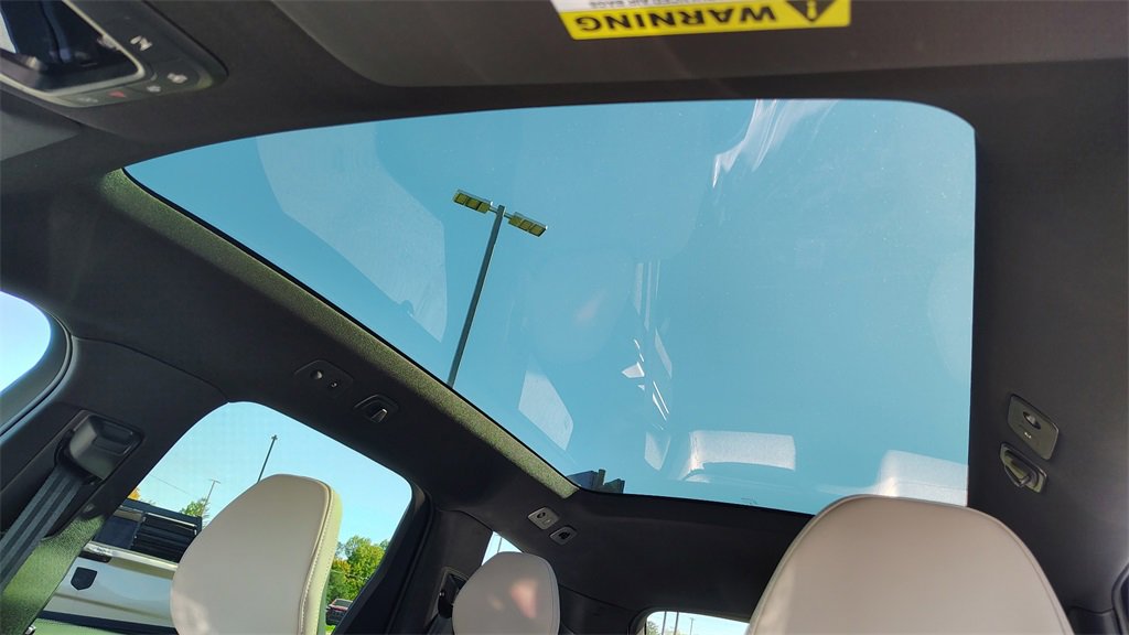 New 2025 Volvo EX90 Plus image 25