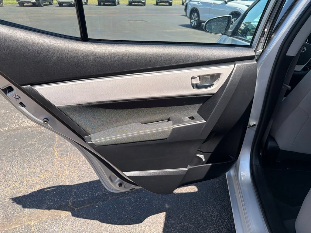 Used 2017 Toyota Corolla LE w/ Carpet Mat Package (TMS) FWD image 29