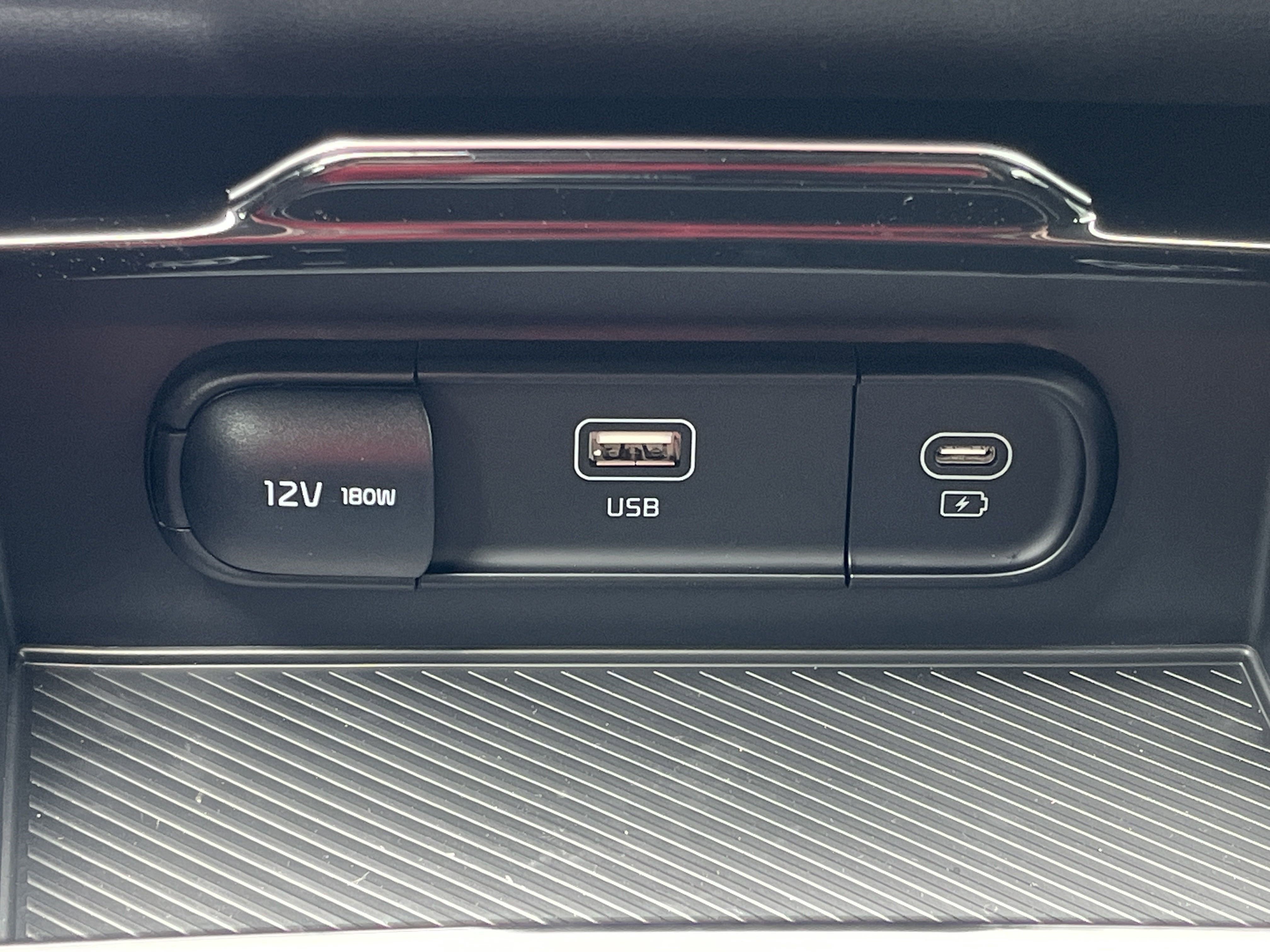 New 2025 Kia Sportage LX image 8