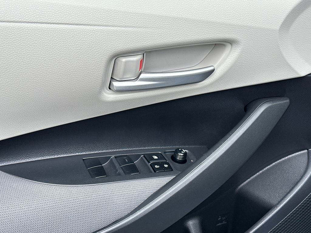 Used 2020 Toyota Corolla LE w/ Carpet Mat Package (TMS) FWD image 13