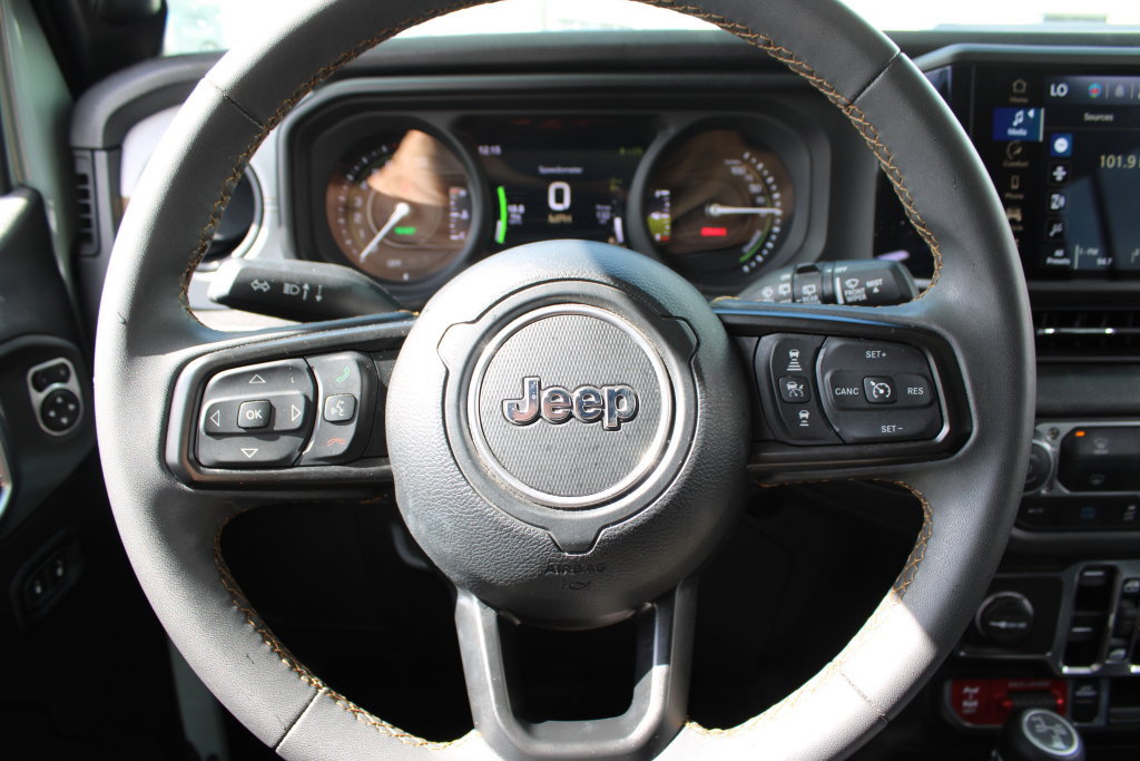 Used 2024 Jeep Wrangler Unlimited AWD/4WD image 24