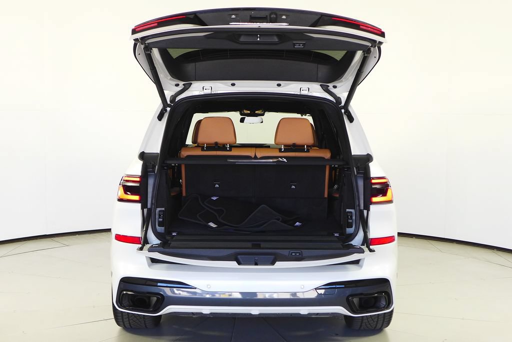 Used 2024 BMW X7 xDrive40i w/ M Sport Package AWD/4WD image 10