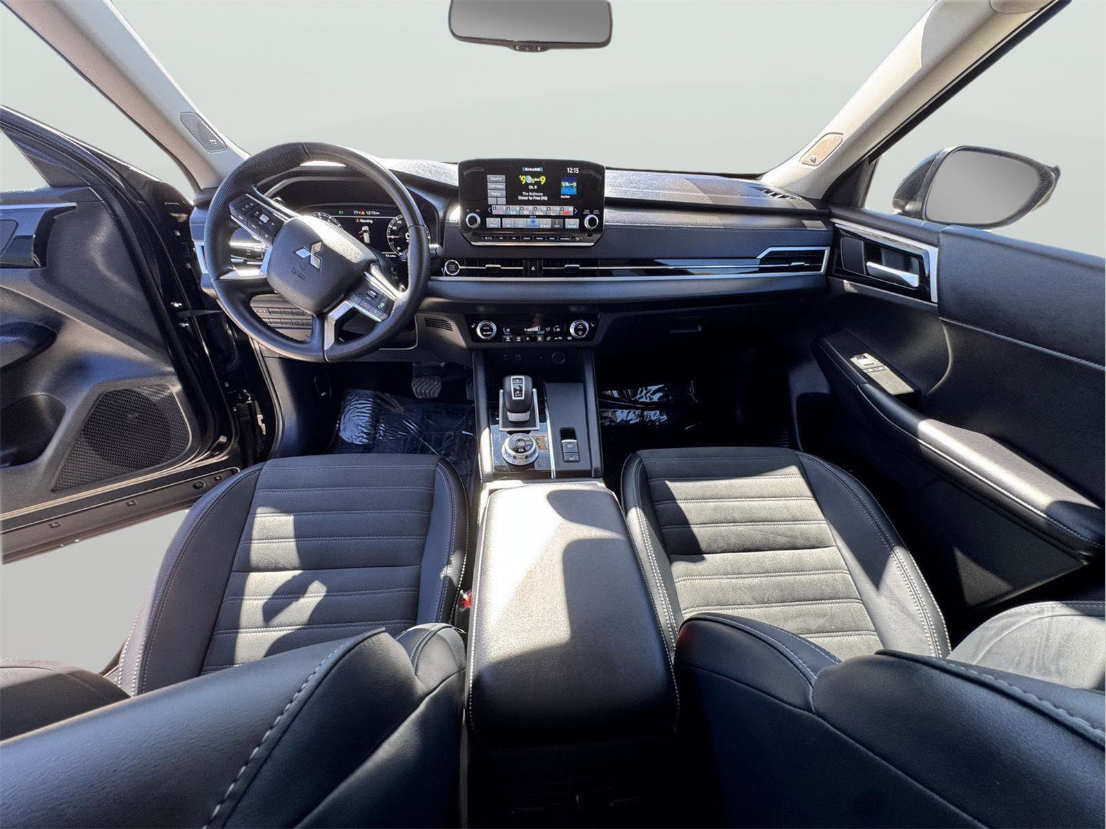 Used 2024 Mitsubishi Outlander SE image 14