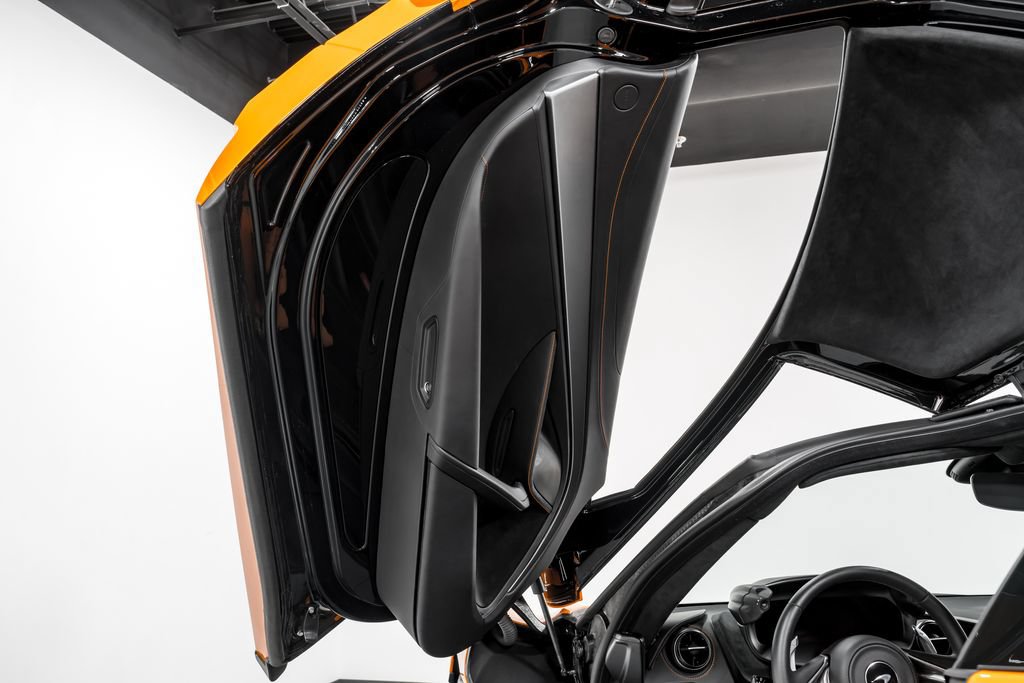 Used 2026 McLaren 750S RWD image 9