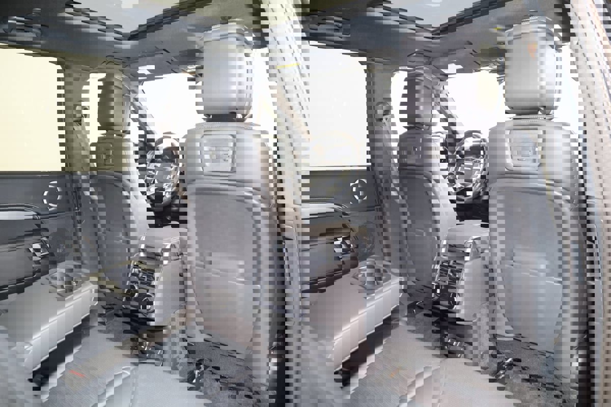 Used 2023 Land Rover Discovery S R-Dynamic image 16