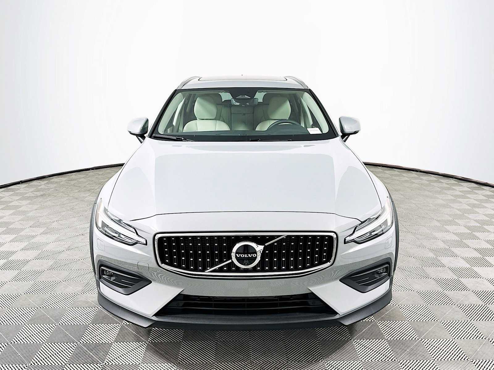 New 2026 Volvo V60 B5 Cross Country Plus w/ Climate Package image 2