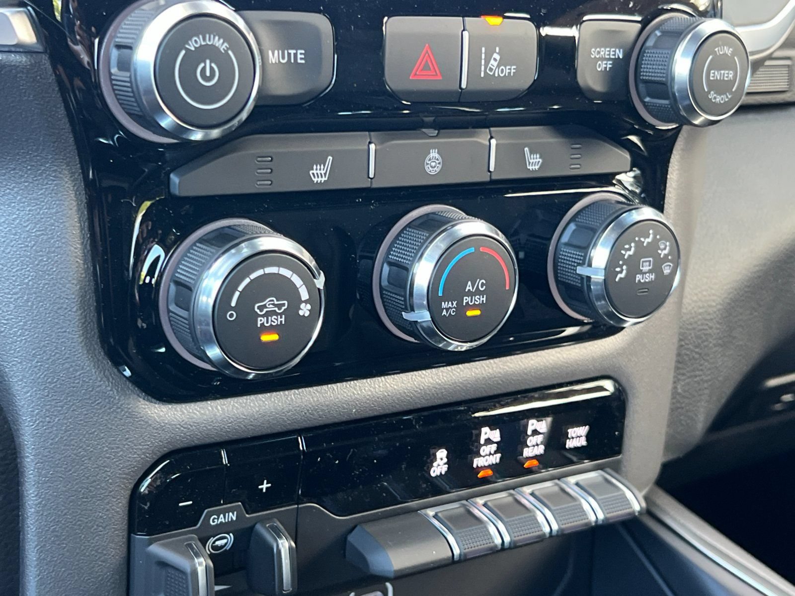 New 2026 RAM 1500 Big Horn w/ Night Edition AWD/4WD image 19