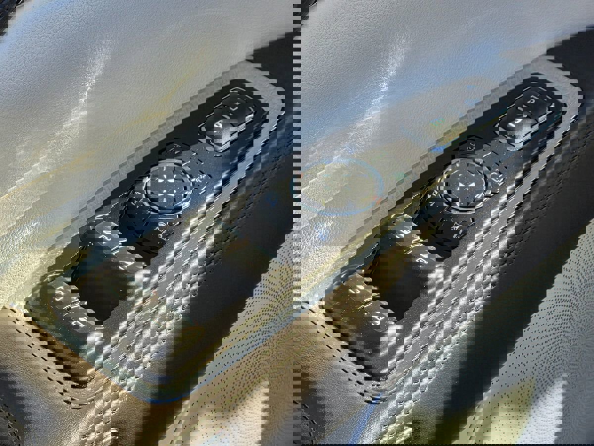 Used 2017 Lincoln Continental Black Label w/ Rear-seat Package image 25