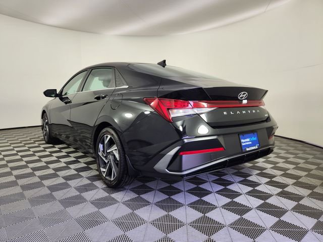 Certified 2025 Hyundai Elantra Limited FWD image 3