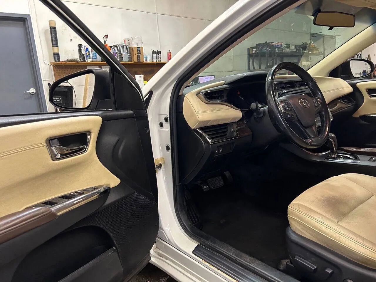 Used 2014 Toyota Avalon XLE image 11