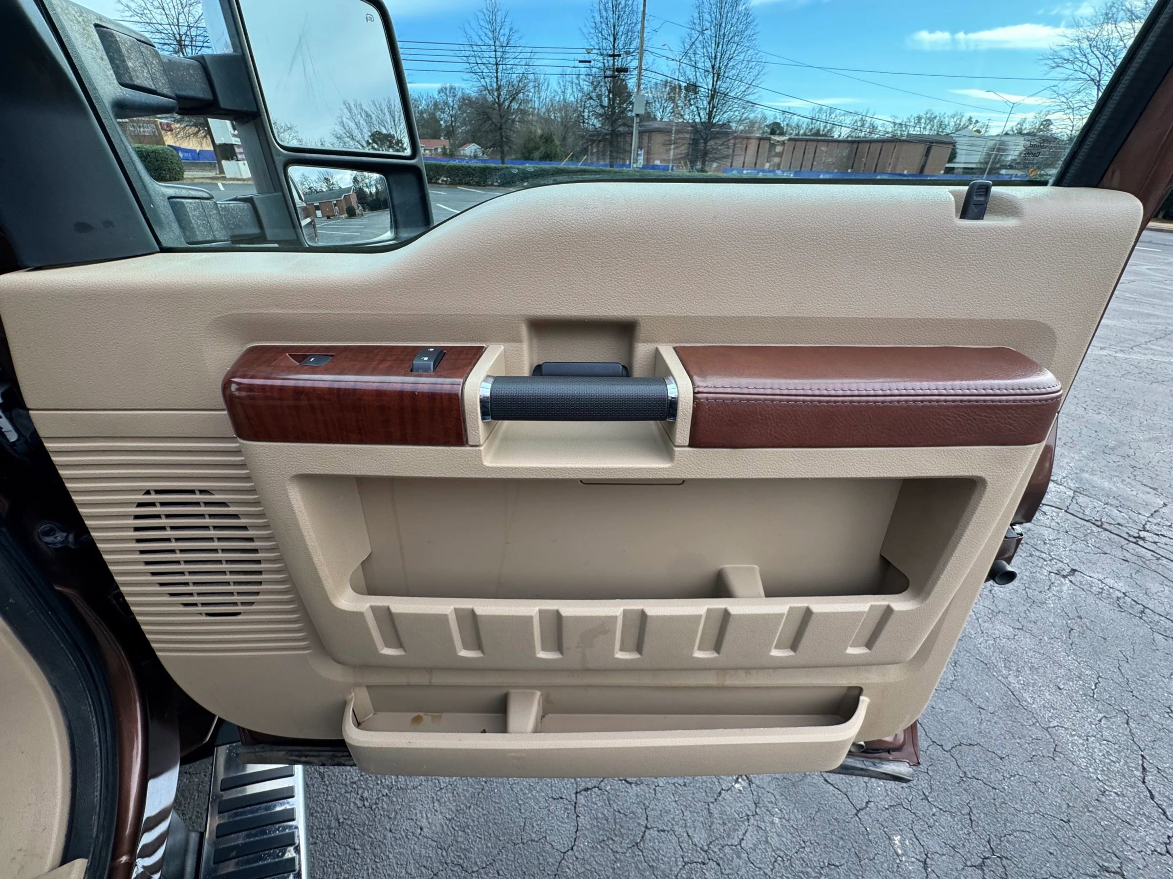 Used 2012 Ford F350 King Ranch w/ King Ranch w/Chrome Pkg image 23