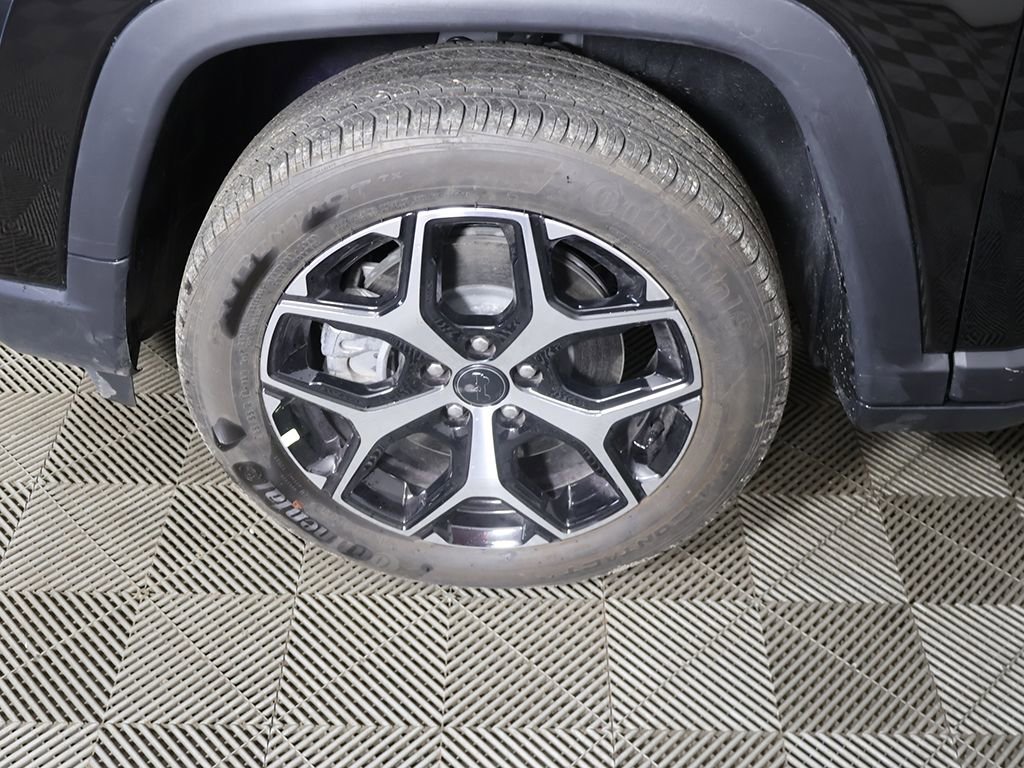 Used 2025 Jeep Compass Limited image 16