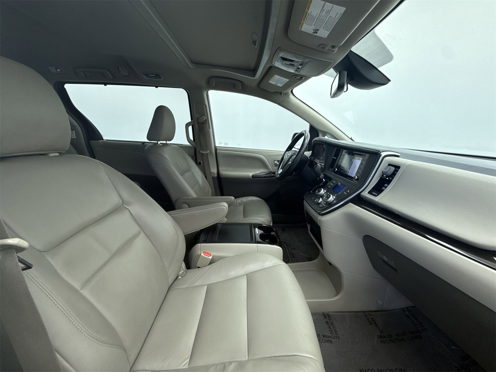 Used 2018 Toyota Sienna XLE w/ XLE Navigation Package image 14