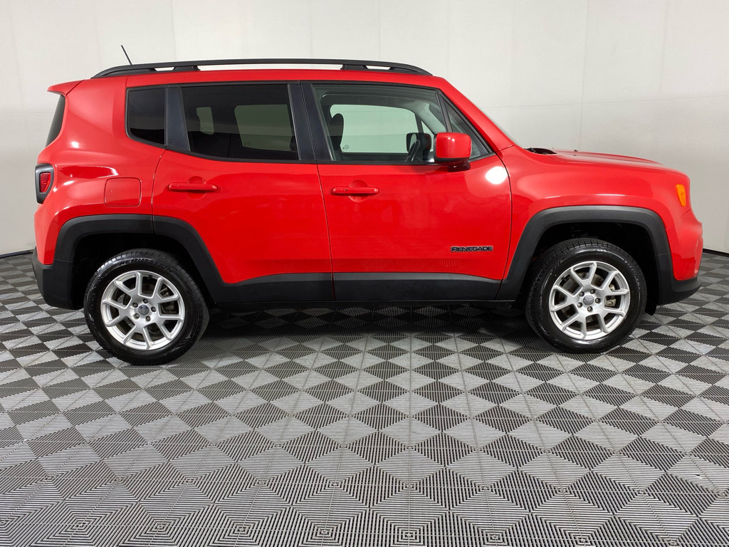 Used 2019 Jeep Renegade Latitude w/ Cold Weather Group AWD/4WD image 22