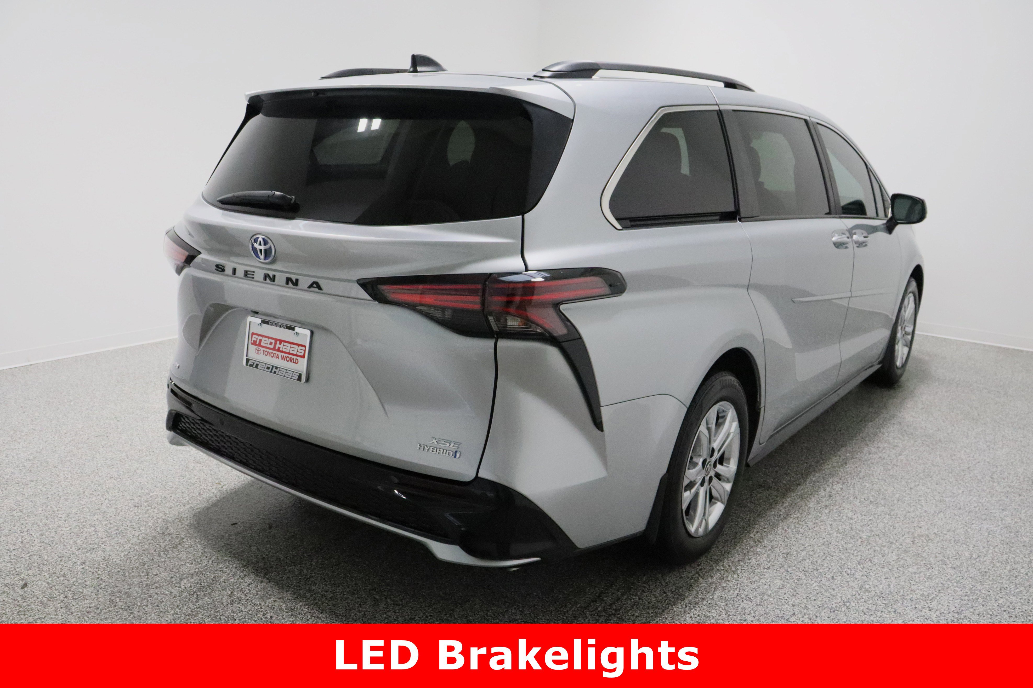 Used 2023 Toyota Sienna XSE image 7