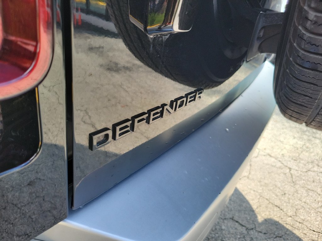 Used 2025 Land Rover Defender 110 S AWD/4WD image 9