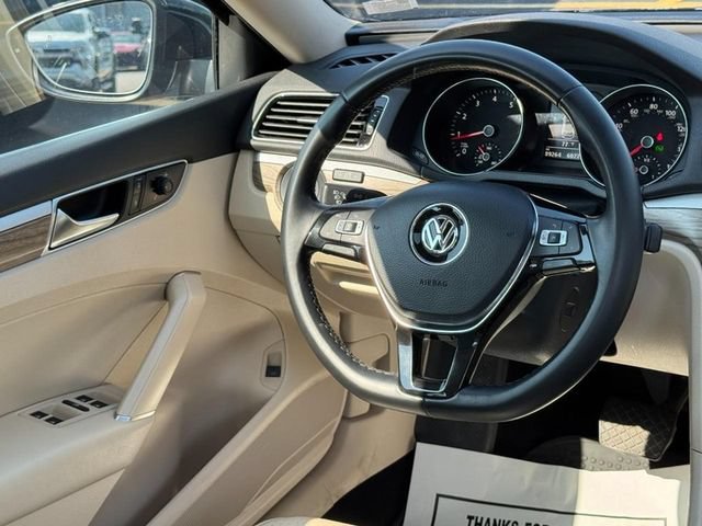 Used 2018 Volkswagen Passat 2.0T SE FWD image 12