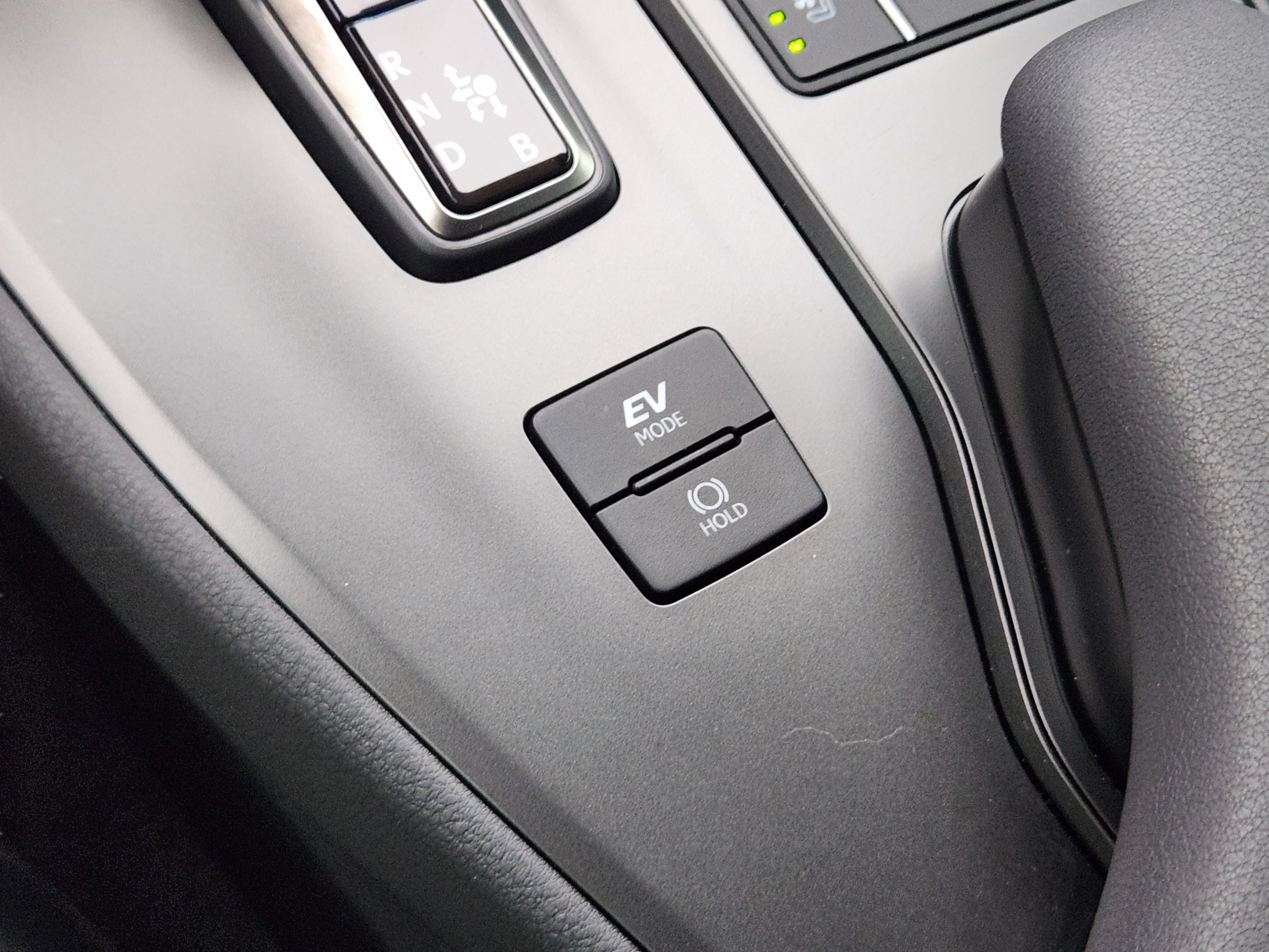 Used 2025 Lexus UX 300h FWD w/ Accessory Package (Z1) image 15