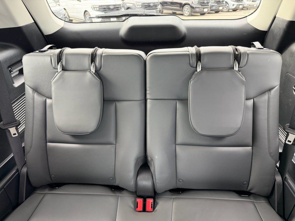 Used 2025 Ford Explorer Active w/ Active Comfort Package AWD/4WD image 11
