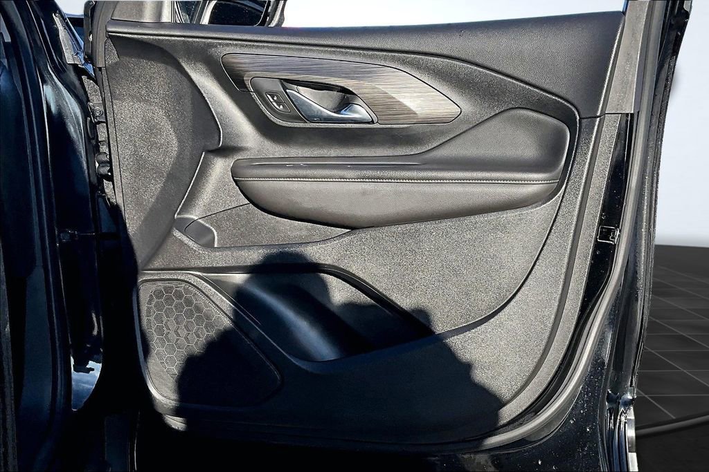 Used 2023 GMC Terrain SLE w/ Driver Convenience Package image 24