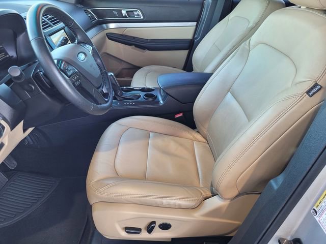 Used 2017 Ford Explorer XLT w/ Equipment Group 202A FWD image 15